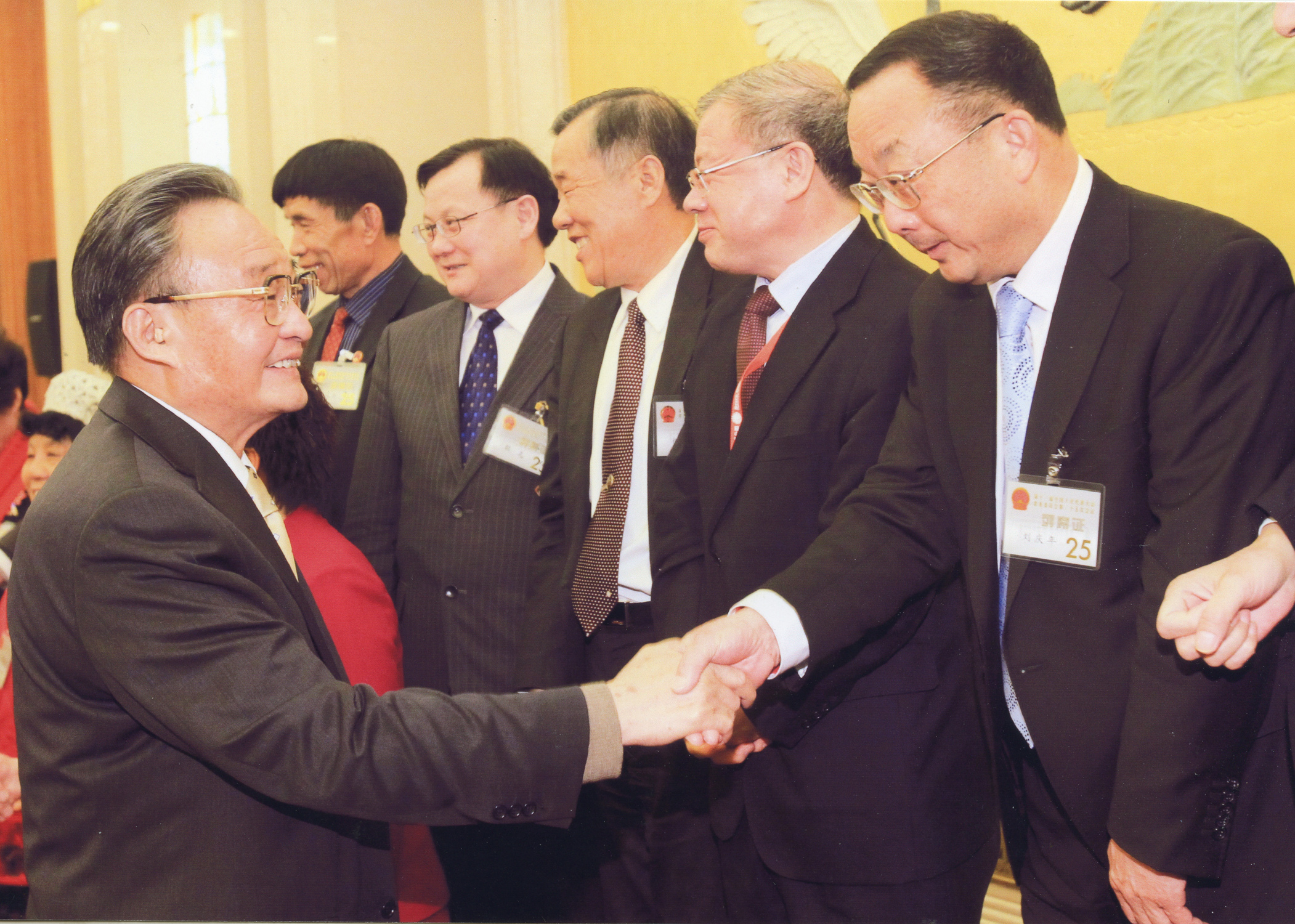 在十一屆全國人大常委會25次會議上，時任吳邦國委員長親切接見集團創始人劉慶年
